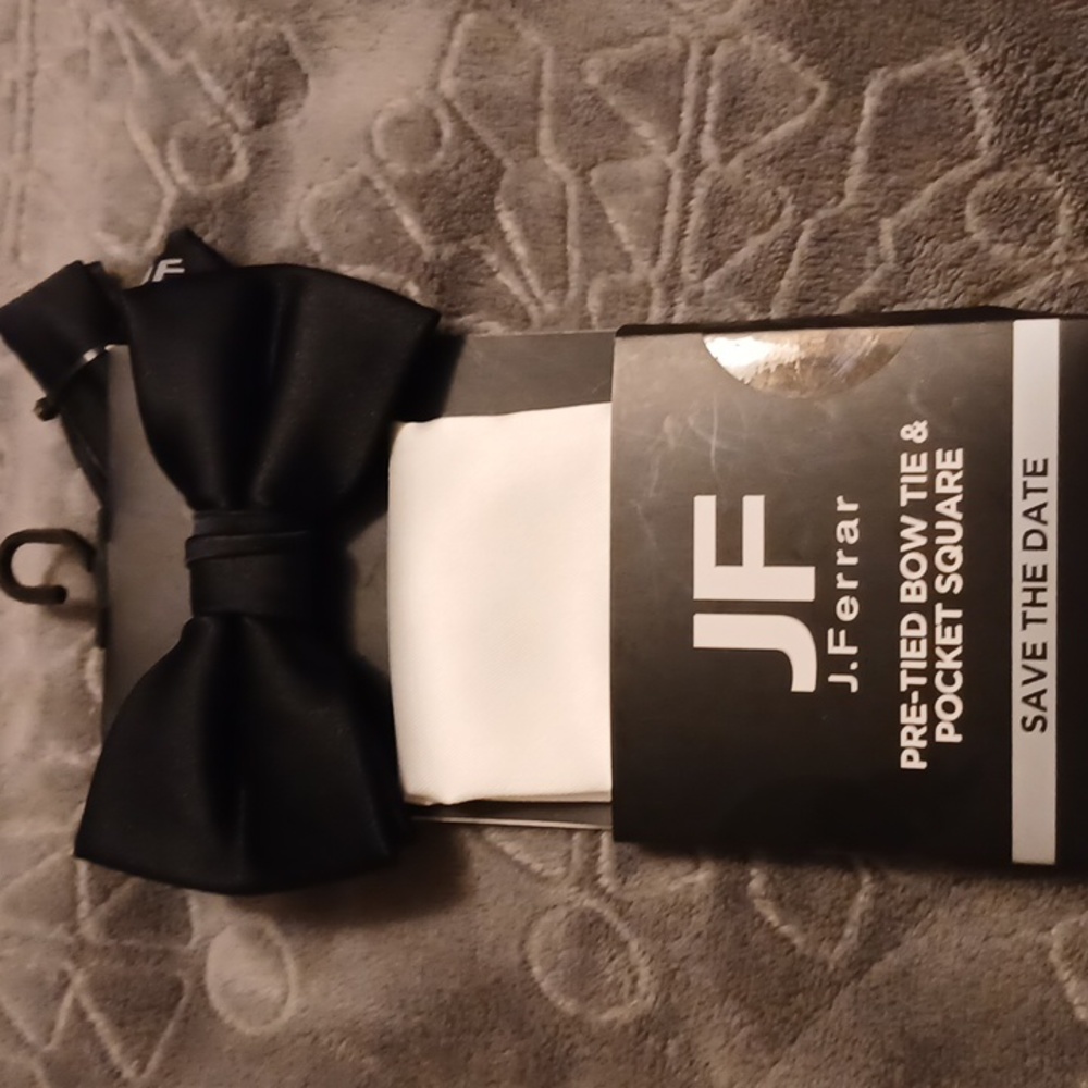 Tie hankie